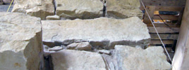 Pískovcový komím - Zhotoven z ručně opracovaných kamenů